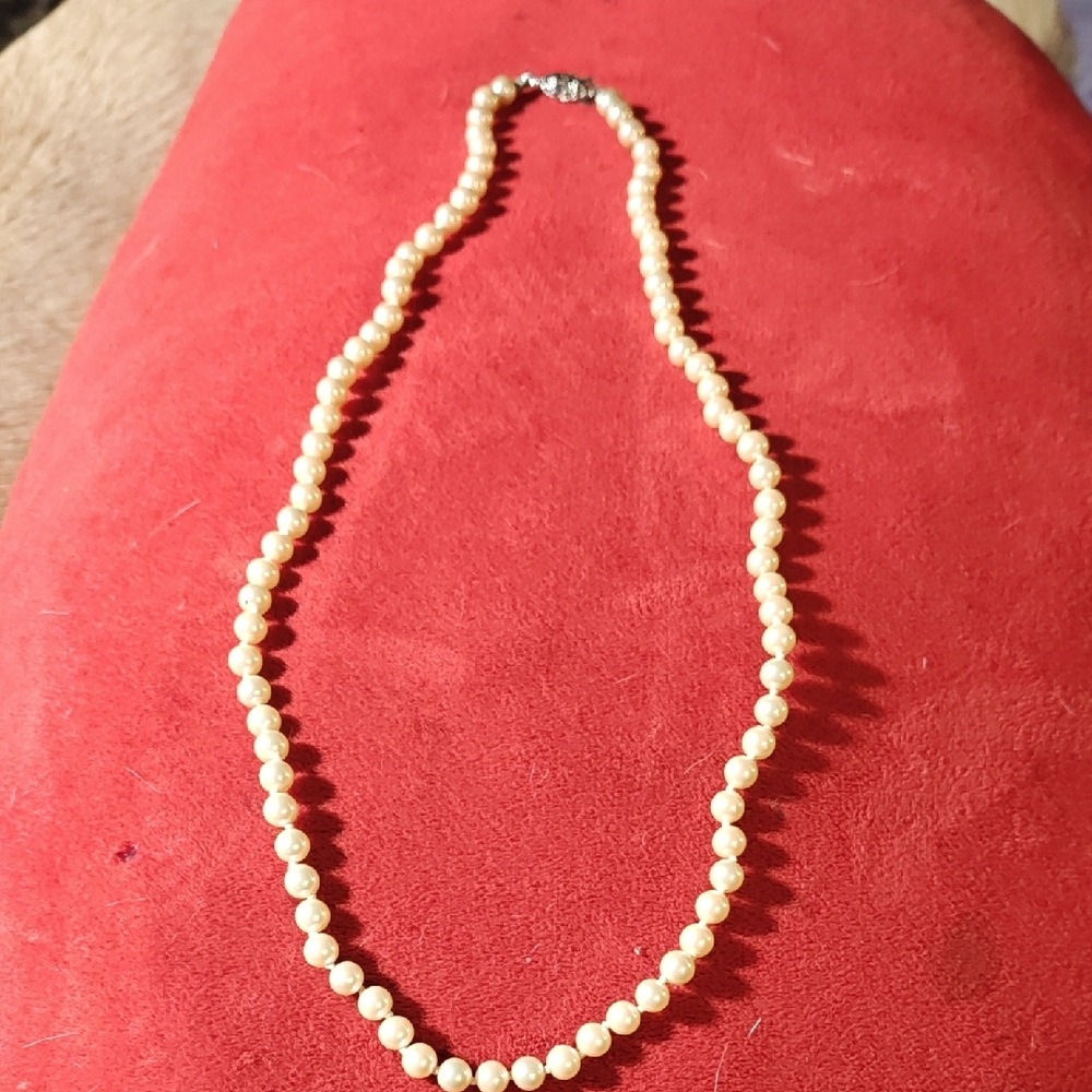 Elegant High End Antique Glass Pearl Necklace